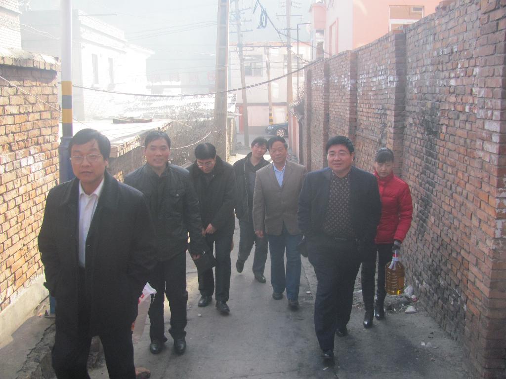 公司副總劉長來與楊銅總經(jīng)理儒及一五三廠領(lǐng)導(dǎo)慰問困難職工 公司副總劉長來與楊銅總經(jīng)理儒及一五三廠領(lǐng)導(dǎo)慰問困難職工