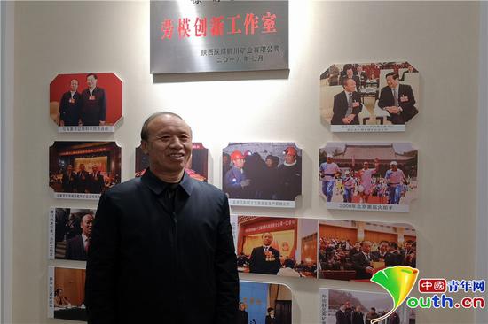 全國勞動模范、銅川礦業(yè)公司下石節(jié)煤礦綜掘二隊黨支部書記徐群賢。閻夢圓　攝