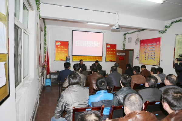 該礦民主管理“公推直選”班組長活動(dòng)現(xiàn)場 該礦民主管理“公推直選”班組長活動(dòng)現(xiàn)場